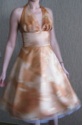Платье на выпускной недорого 300 000 руб,  золотое,  очень красивое